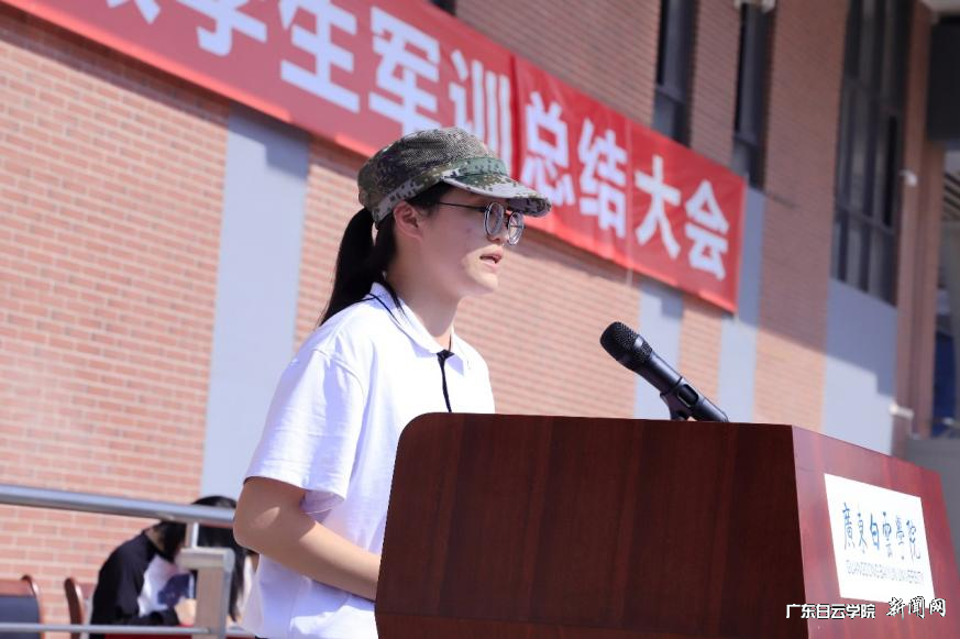 新生代表黄小潆发言.png 新生代表黄小潆发言.png