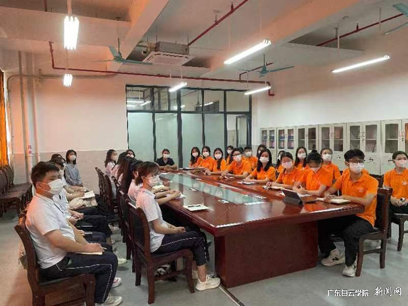 传媒学院组织收看开幕式.png 传媒学院组织收看开幕式.png