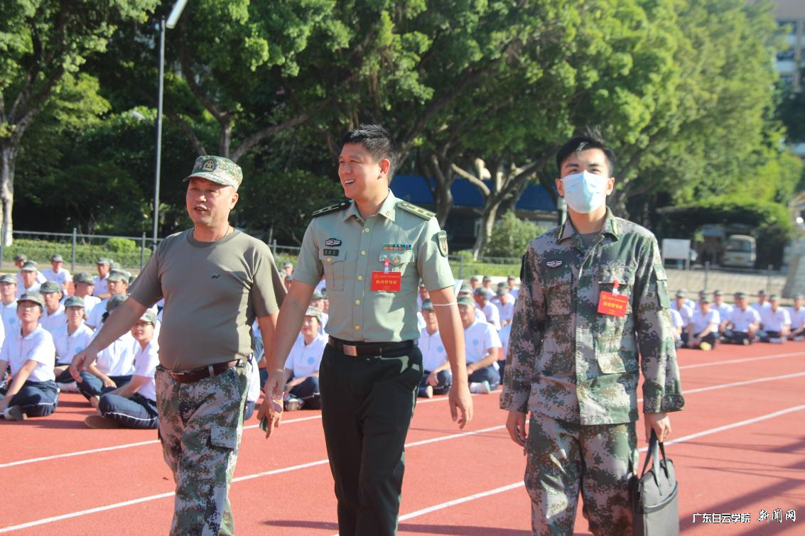 上级领导指导军训工作(西校区).png 上级领导指导军训工作(西校区).png