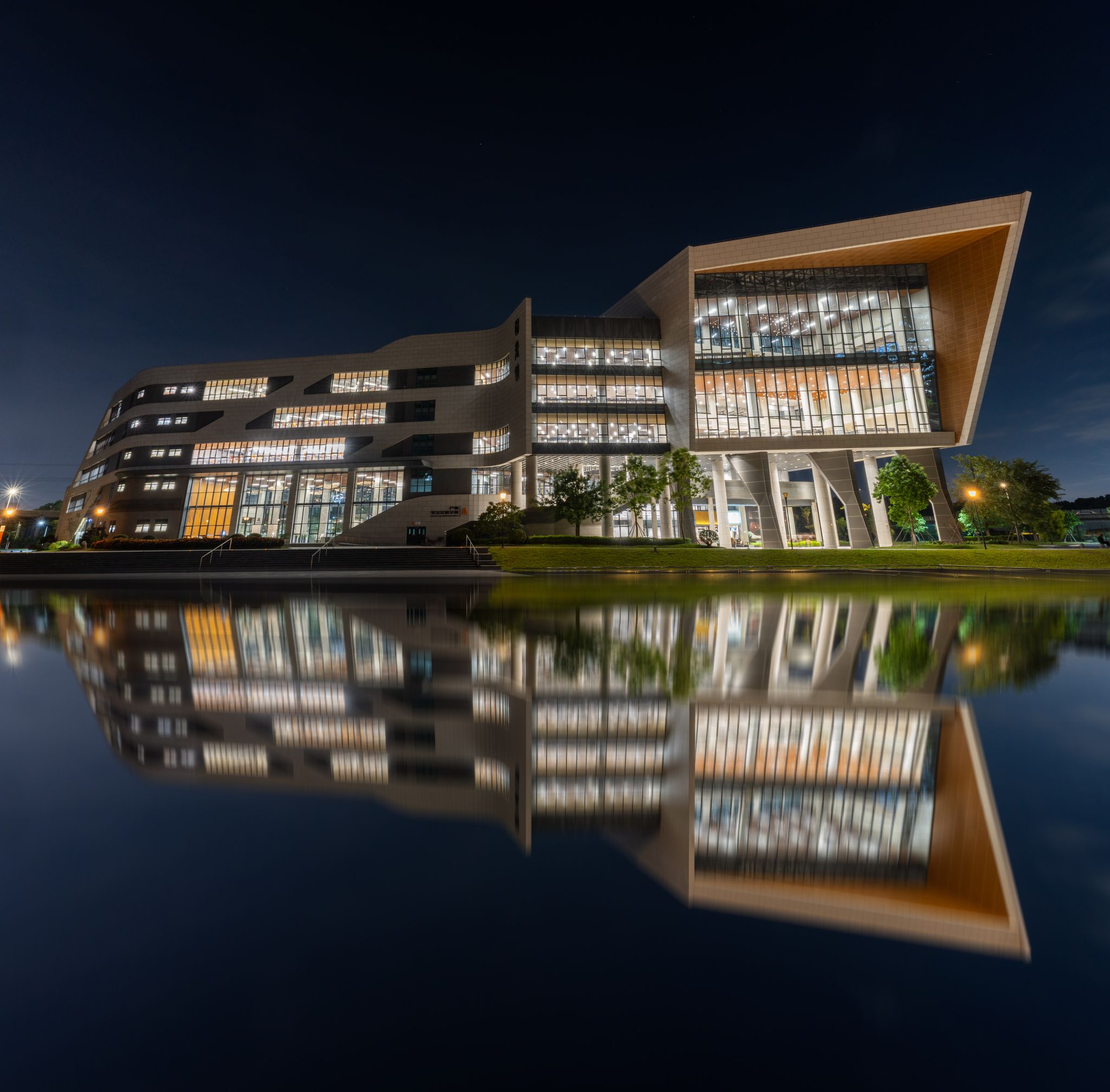 白云湖夜景(北校区)-广东白云学院