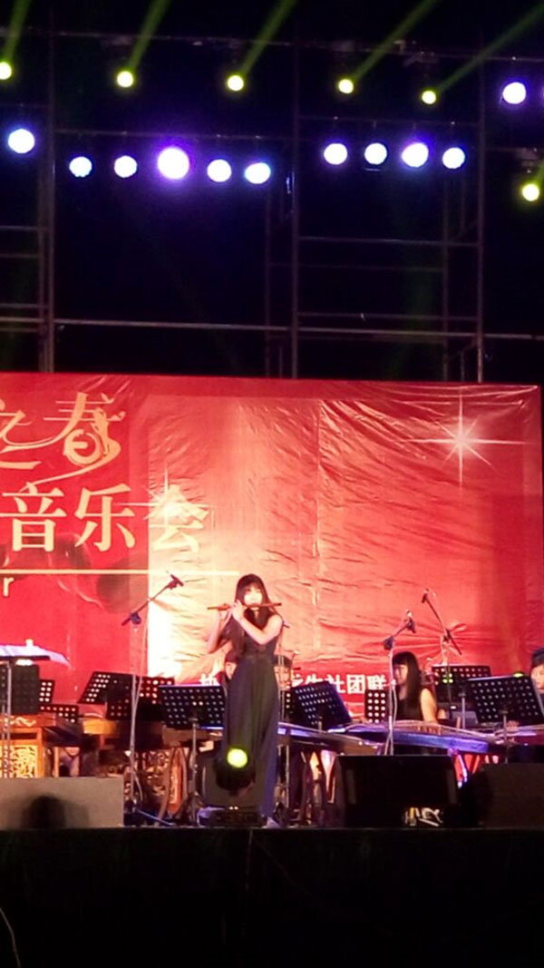 笛子独奏《扬鞭催马运粮忙》 笛子独奏《扬鞭催马运粮忙》