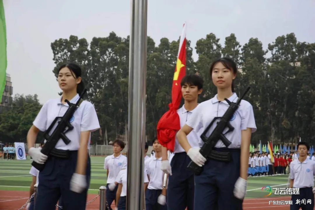 升国旗.jpg 升国旗.jpg