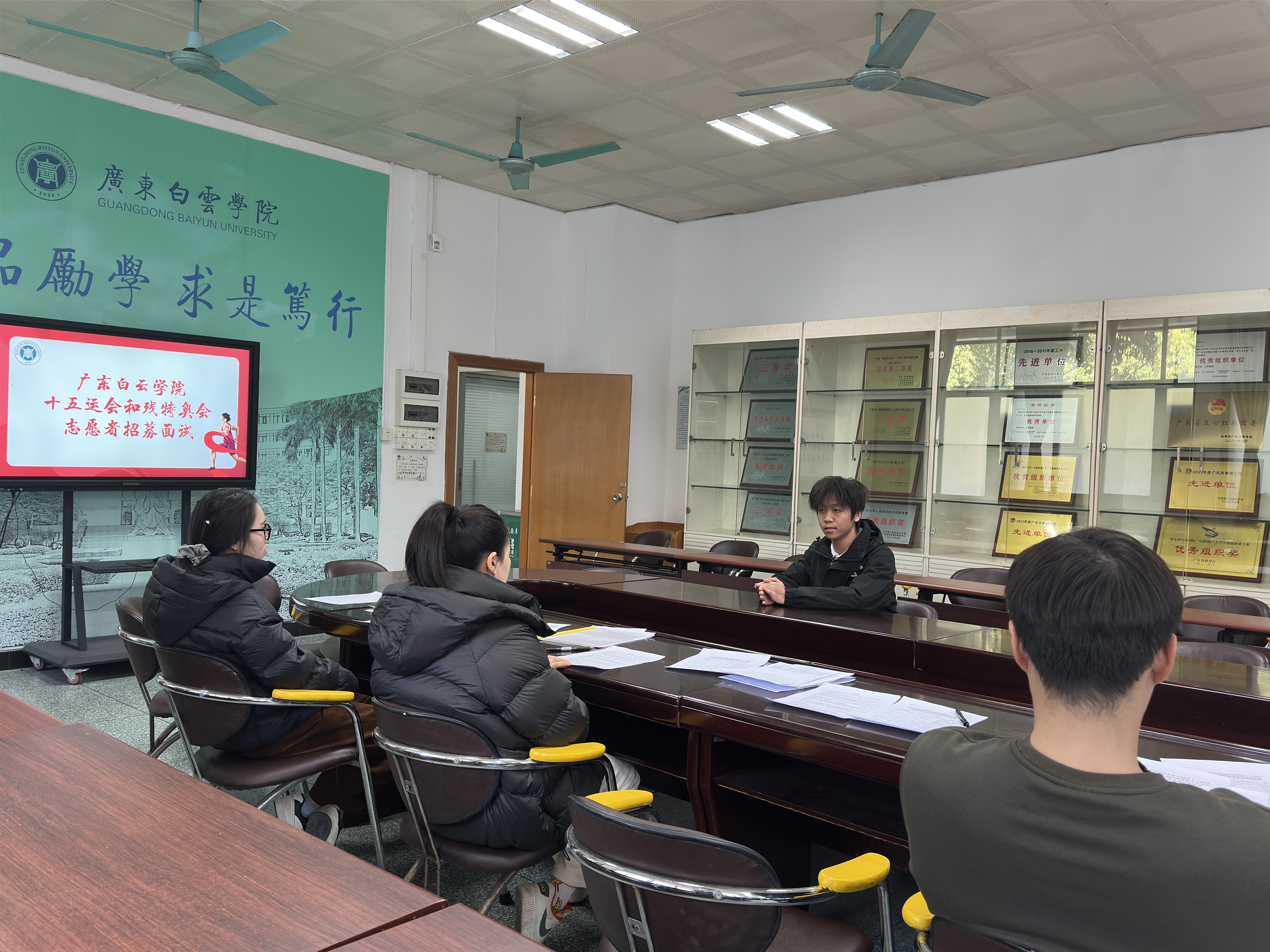 西校区志愿者面试过程.jpg 西校区志愿者面试过程.jpg