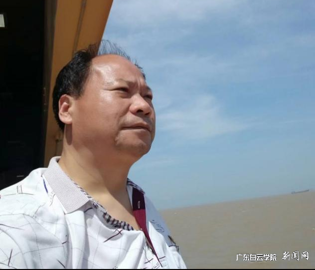 关宝荣个人照.png 关宝荣个人照.png