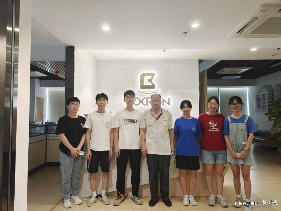 关宝荣老师在企业学习交流.png 关宝荣老师在企业学习交流.png