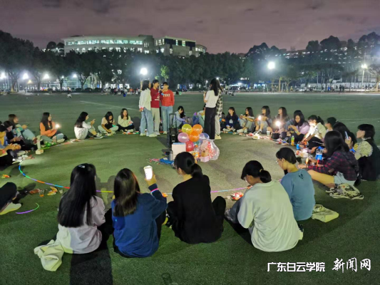 学生党员王水秀组织新生班级活动 - 迷你看图王.png