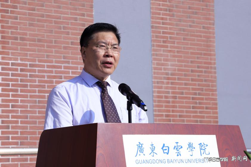 校长黄大乾在北校区军训动员大会上讲话.png 校长黄大乾在北校区军训动员大会上讲话.png