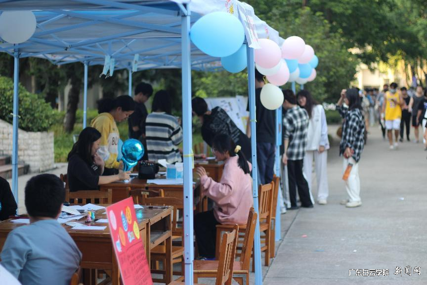 西校区活动现场.png 西校区活动现场.png