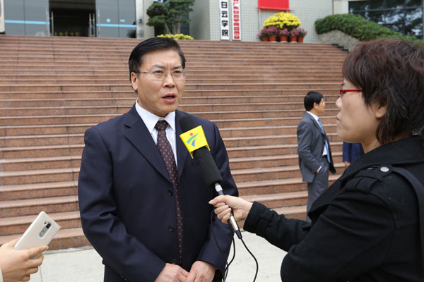 黄大乾校长接受广东广播电视台的采访 黄大乾校长接受广东广播电视台的采访