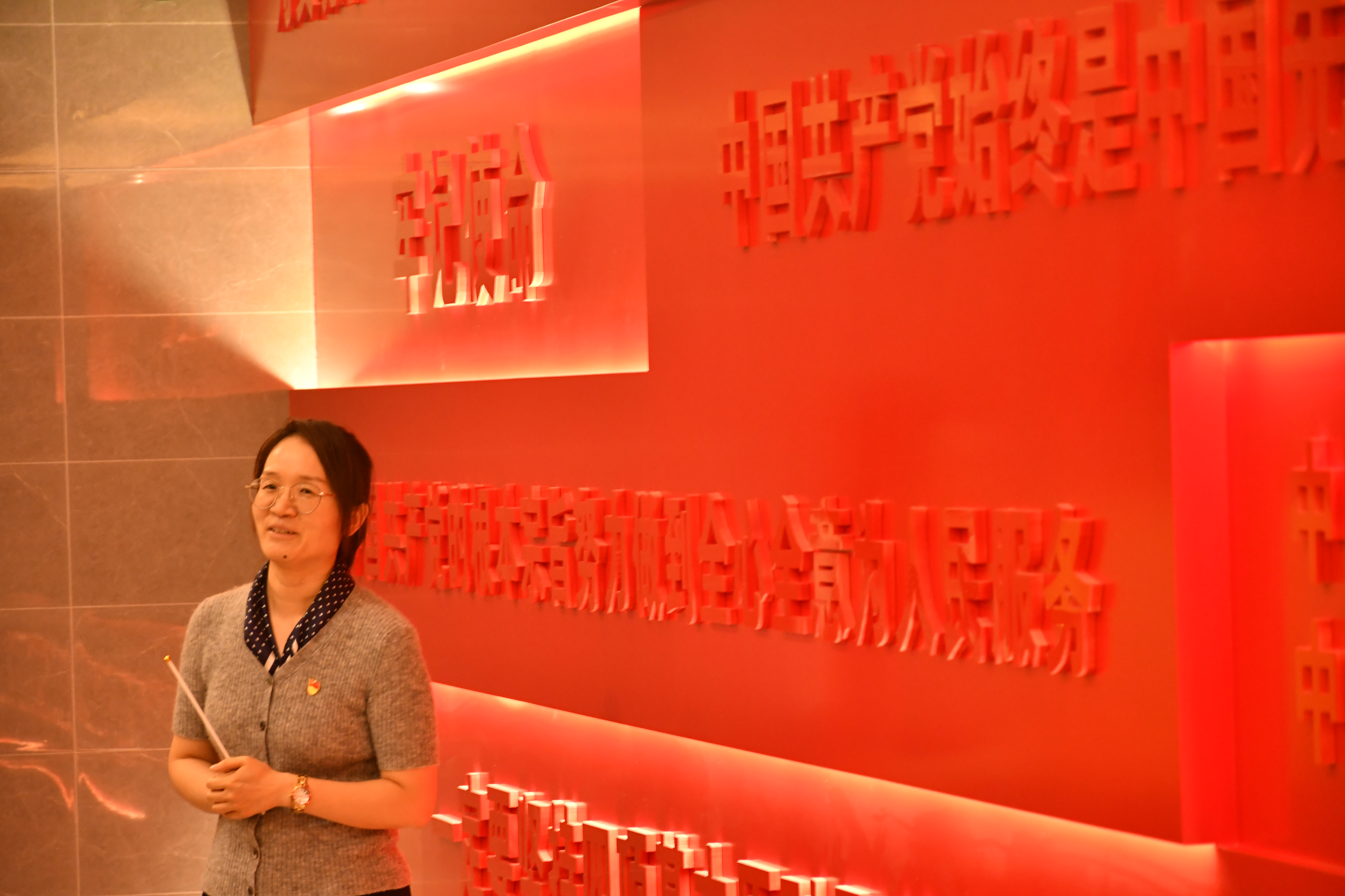 党委组织部部长司振伟进行《党建与思政基地现场教学》.jpg 党委组织部部长司振伟进行《党建与思政基地现场教学》.jpg