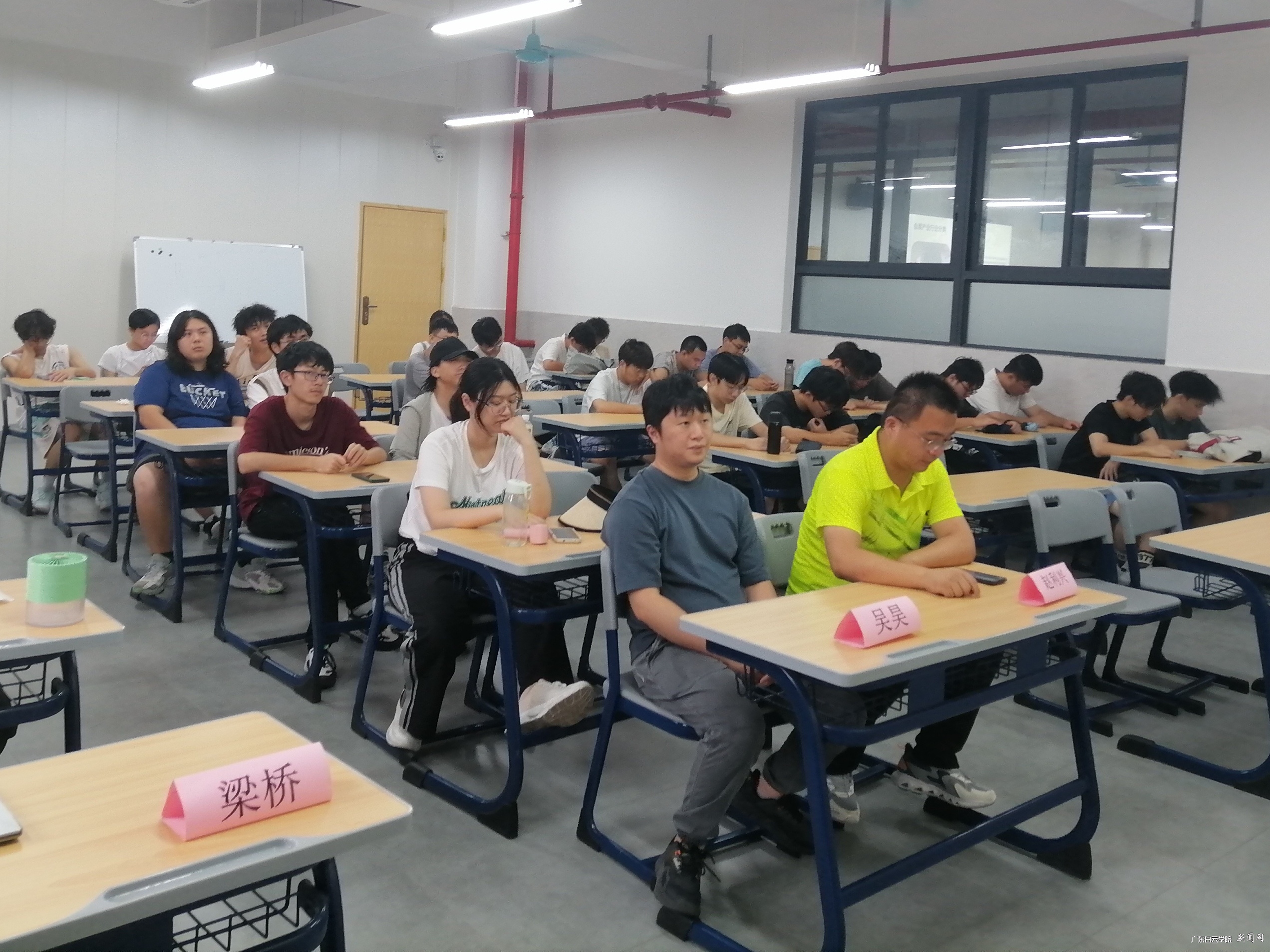 讲座献唱2.jpg 讲座献唱2.jpg