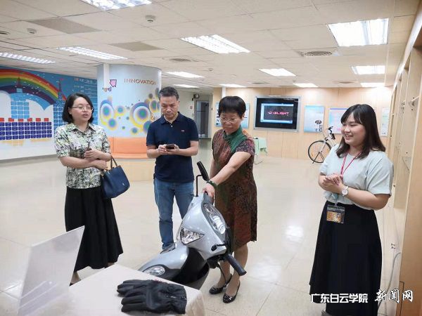 广东白云学院访问团参观龙华科技大学三创中心.jpg