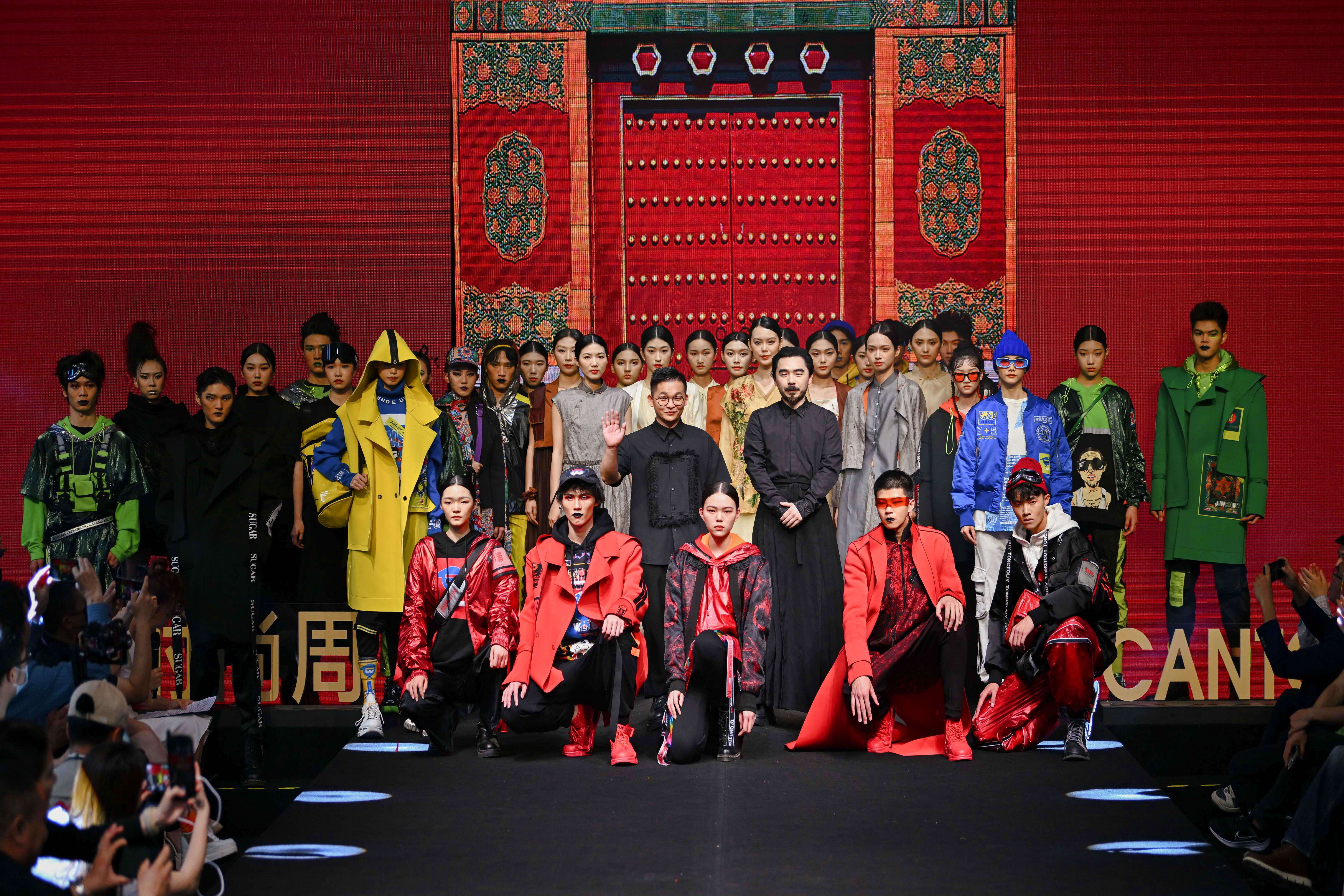 设计师谢幕.jpg 设计师谢幕.jpg