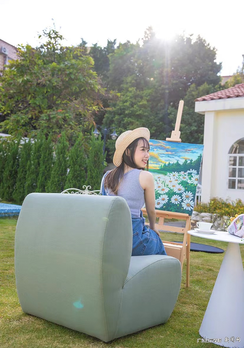 “玉兔”呈祥.jpg “玉兔”呈祥.jpg