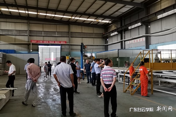 参观固安捷启中建材有限公司车间.jpg