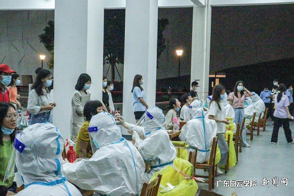 北校区核酸检测现场2.jpg