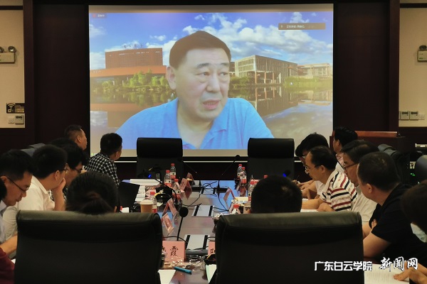 周绪红院士以视频连线方式出席会议.jpg