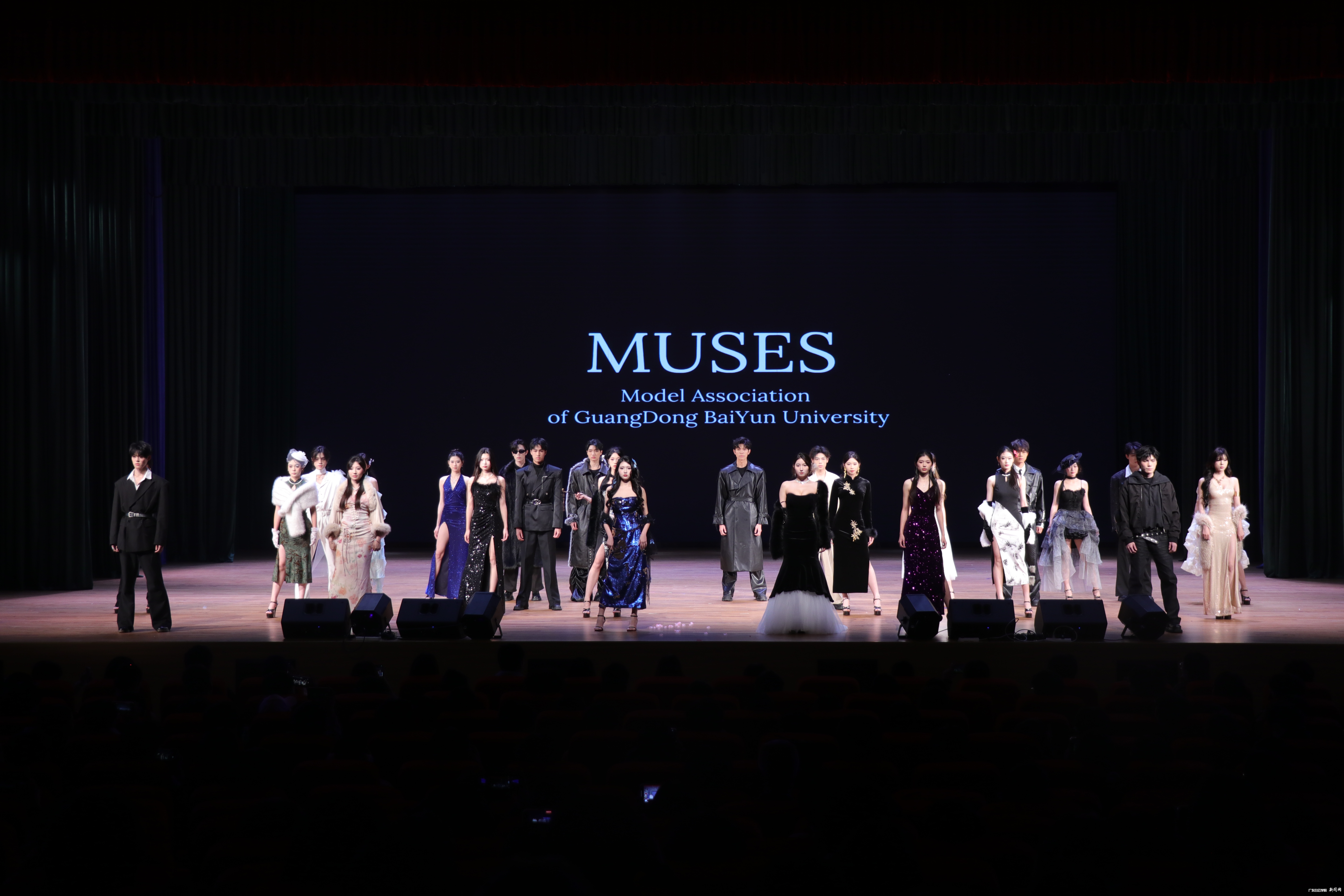 模特表演.JPG 模特表演.JPG