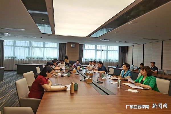 北校区管委会第五次例会在国际会议厅召开.jpg