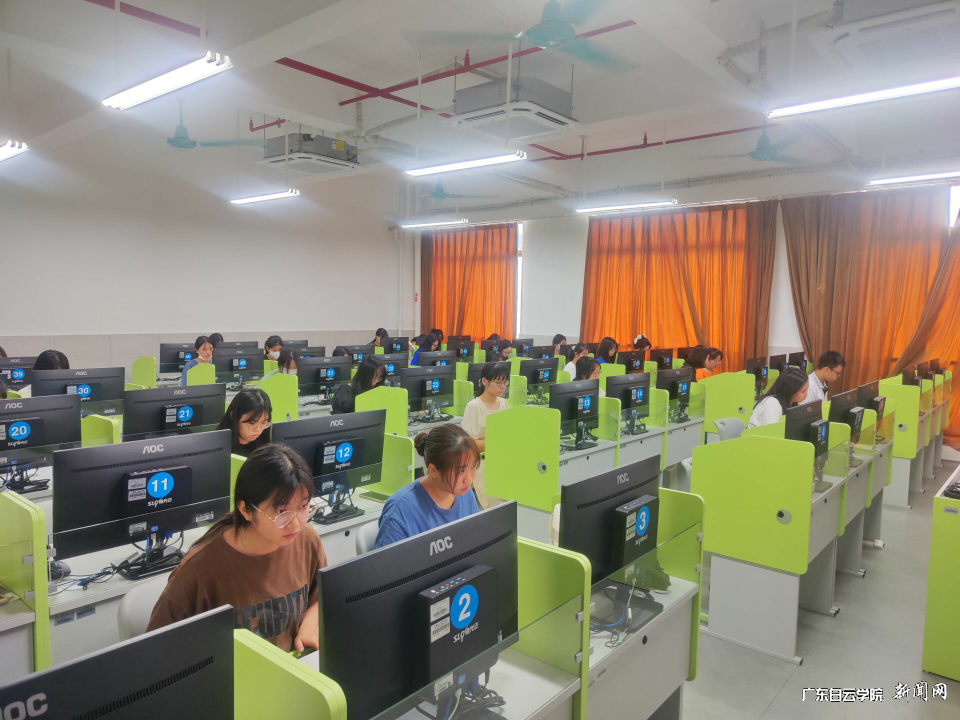 西、北两校区语音室参赛现场.png 西、北两校区语音室参赛现场.png