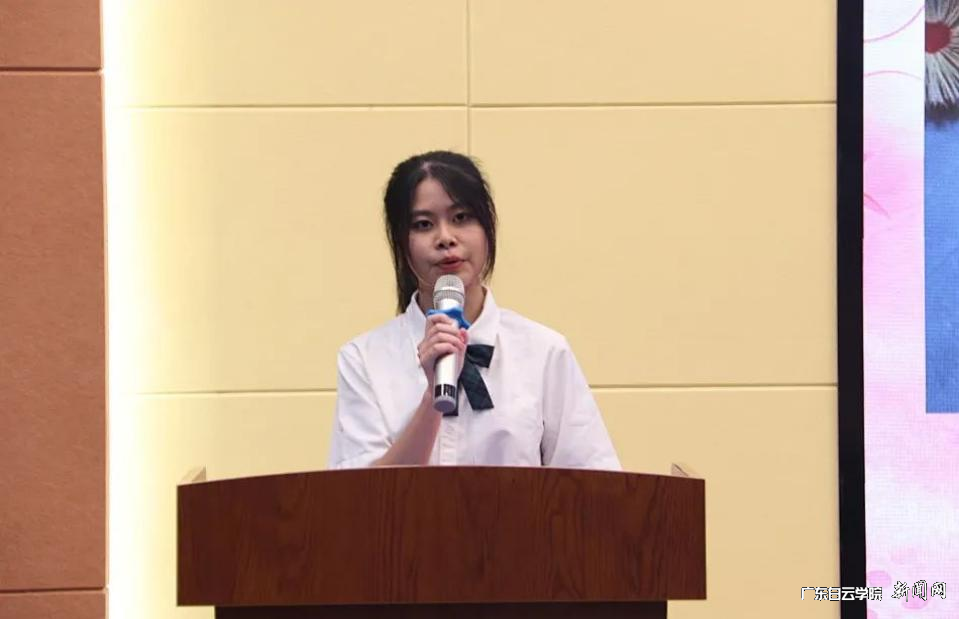 苏春瑶同学在大会上作成果分享.png 苏春瑶同学在大会上作成果分享.png