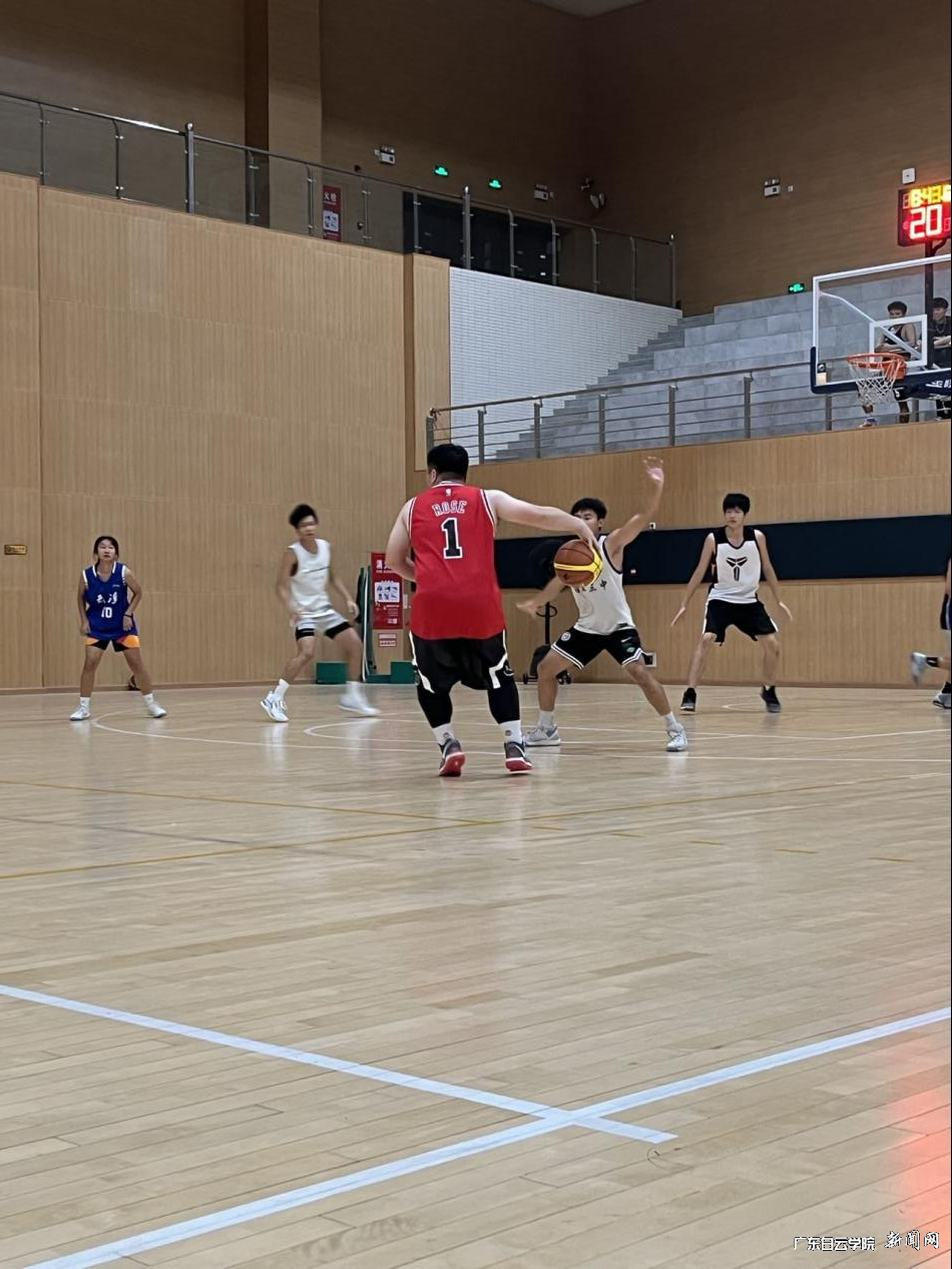 教师队奋力进攻.png 教师队奋力进攻.png