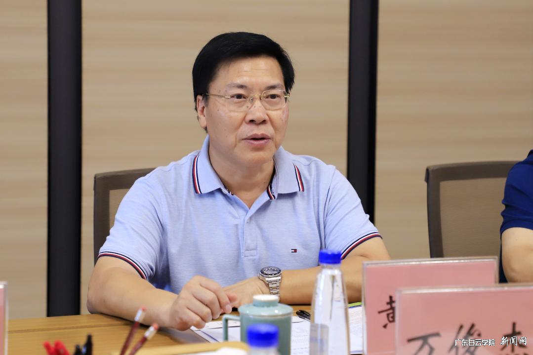 黄大乾校长介绍我校产教融合历程.png 黄大乾校长介绍我校产教融合历程.png