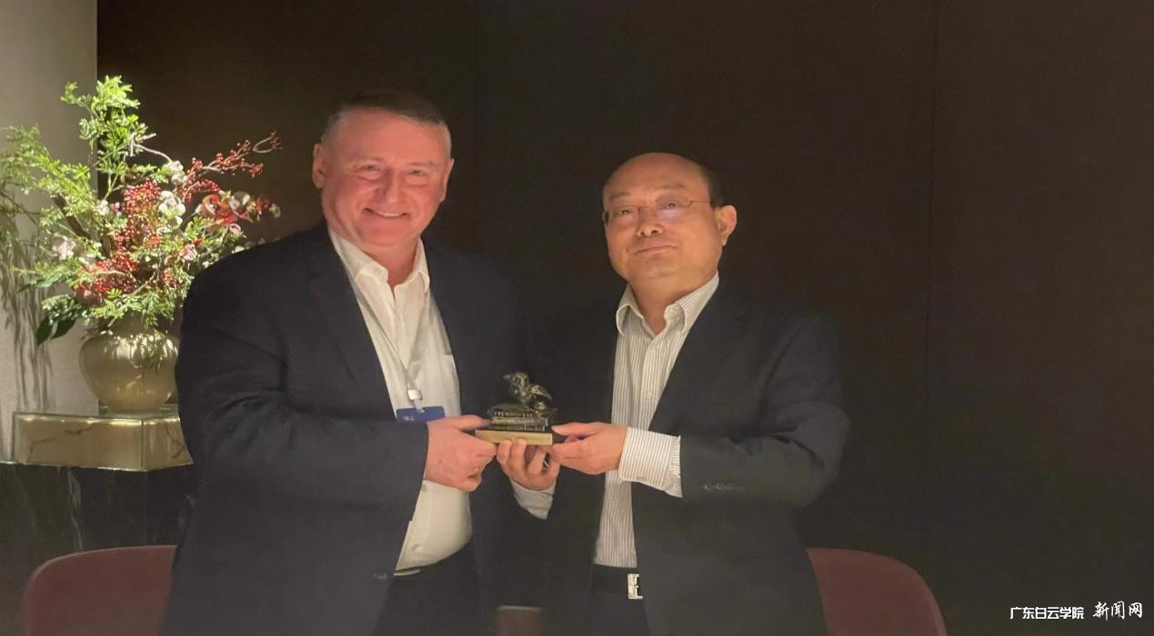 雍和明校长会见俄罗斯科学与高等教育部国际合作司副司长Stepan Sokolov.png