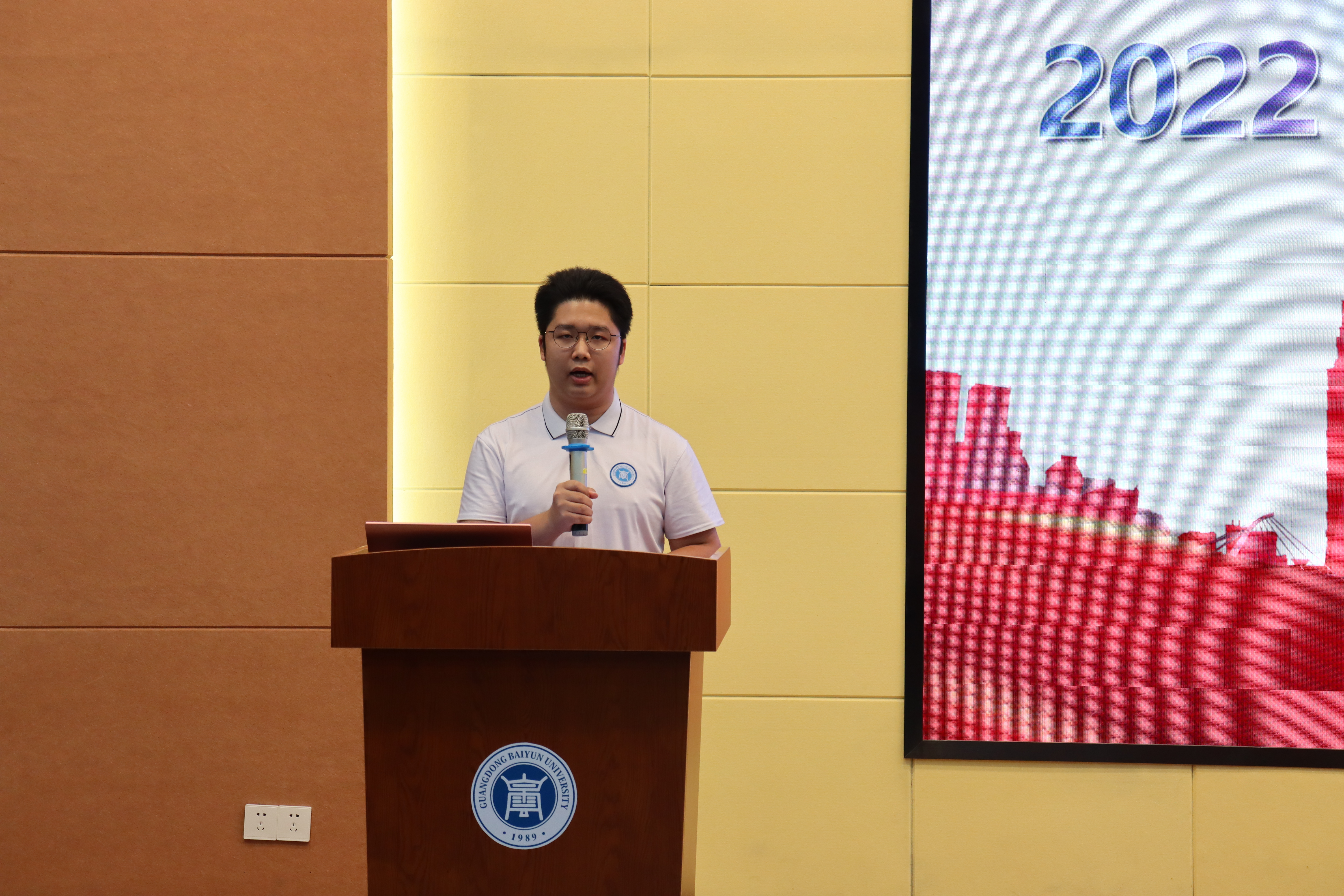 2022年校青马学员代表吕道义同学发言.JPG 2022年校青马学员代表吕道义同学发言.JPG