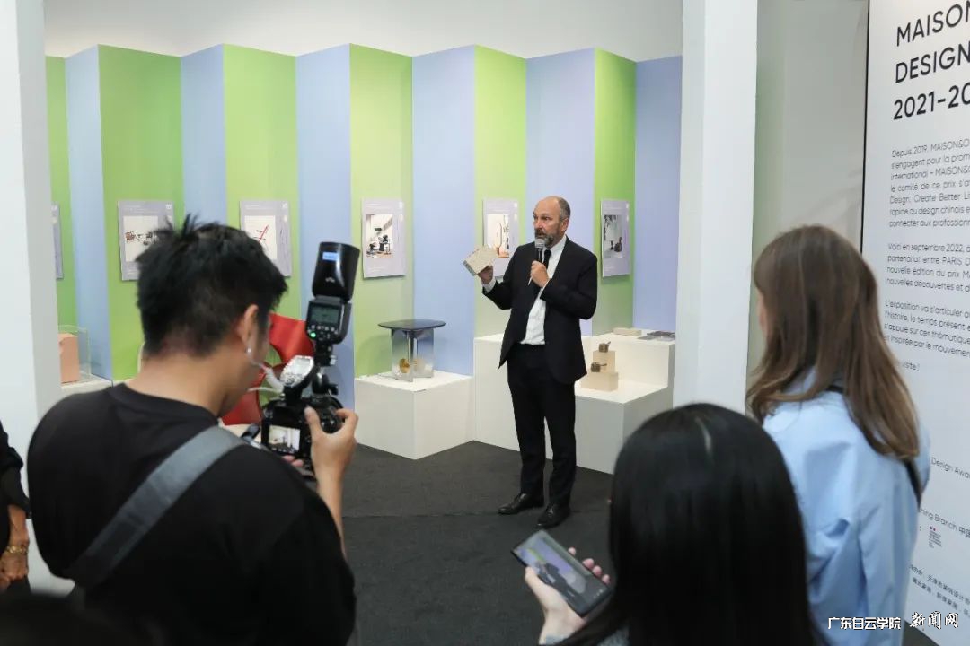 MAISON&OBJET国际总监 Franck MILLOT先生公布获奖名单及导赏现场展品.jpg MAISON&OBJET国际总监 Franck MILLOT先生公布获奖名单及导赏现场展品.jpg
