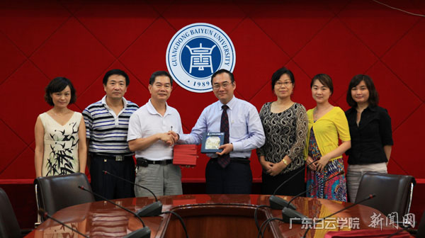 新加坡亚奥双语学院于仁忠院长一行来我校访问交流 新加坡亚奥双语学院于仁忠院长一行来我校访问交流