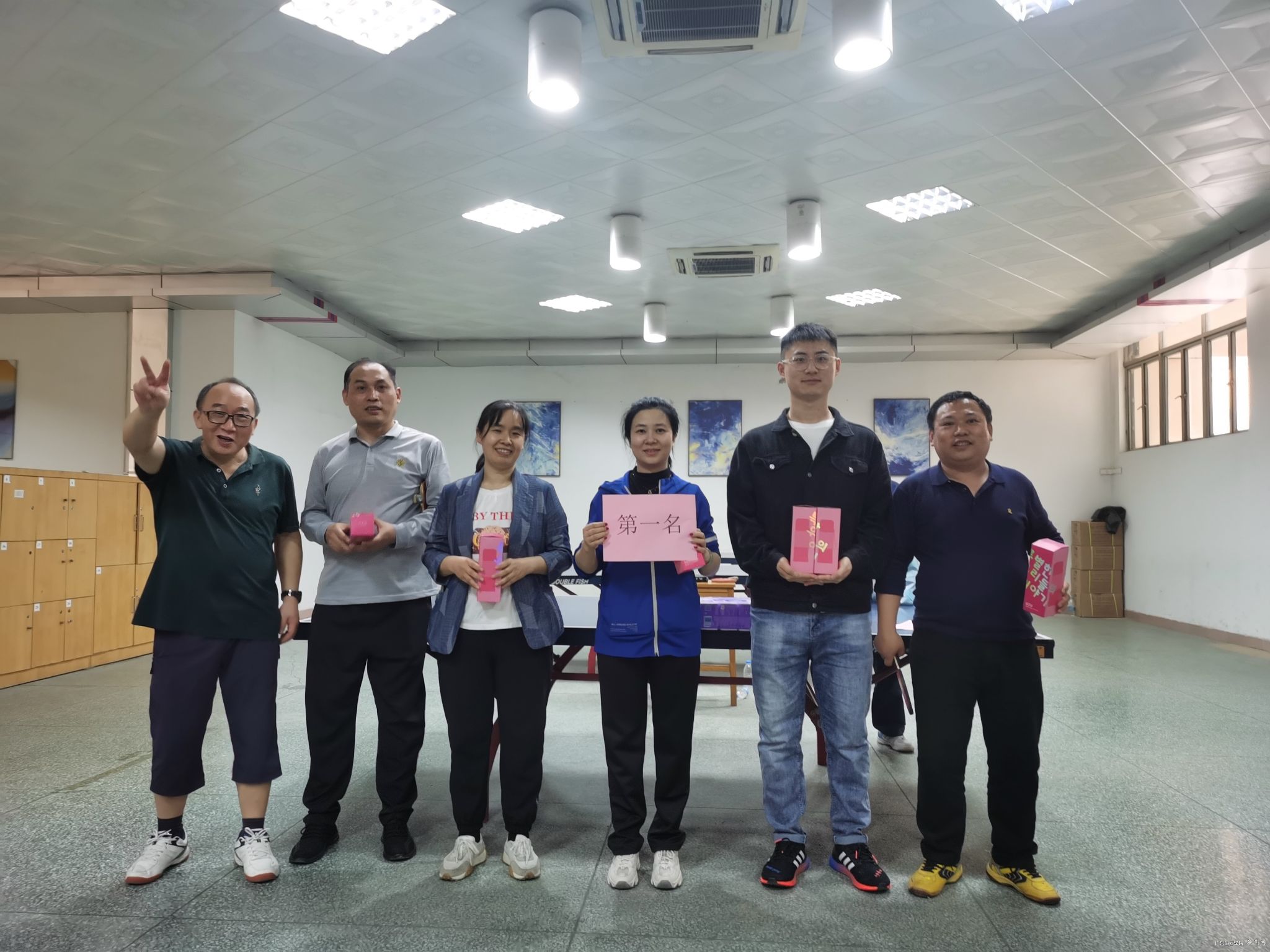 学院为优胜队伍颁奖.jpg 学院为优胜队伍颁奖.jpg