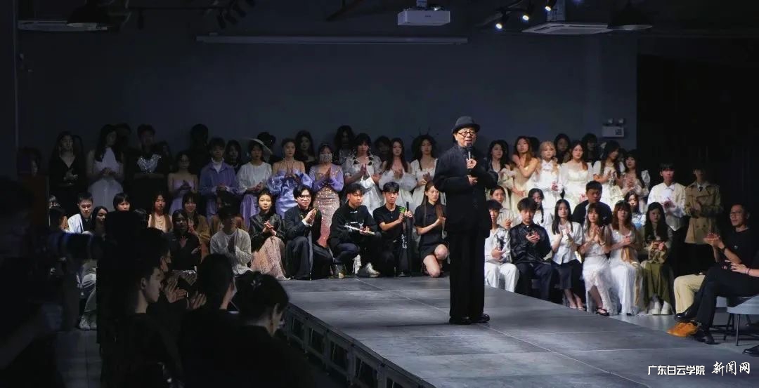 合影.JPG 合影.JPG