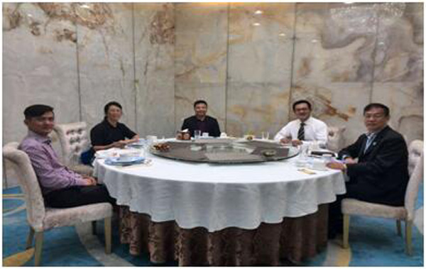 Mr. Yang、谢少华、蓝易振教授(中)、王智勤博士和沈根生教授