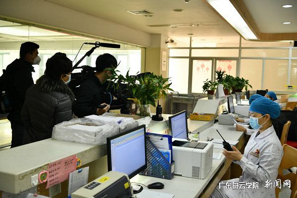 在广州市第八人民医院拍摄采访确诊病房的医护人员.jpg