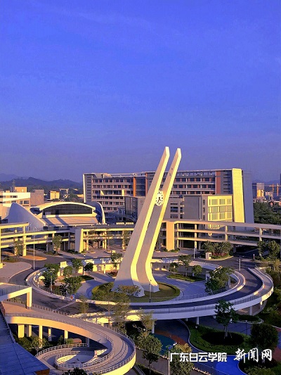 19级金融学4班陈映如 201902140386 甜《奶盖乳の白云》.jpg