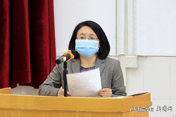 校长助理李红英宣读学校任免通知.jpg