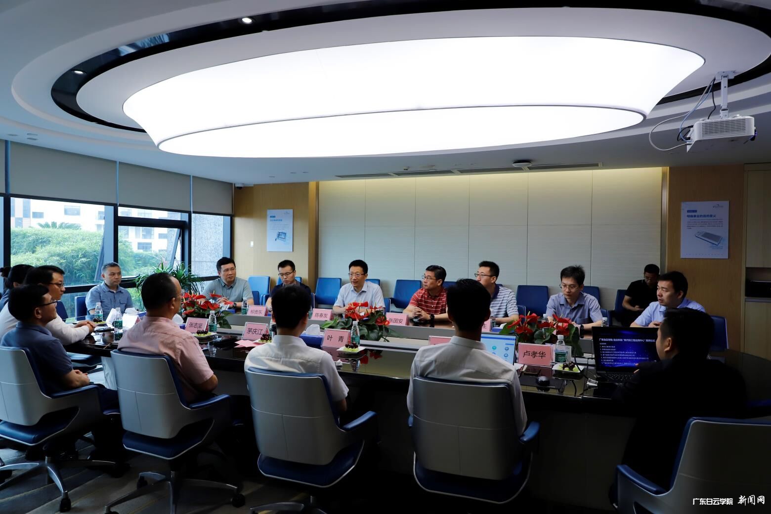 访企拓岗交流现场.jpg 访企拓岗交流现场.jpg