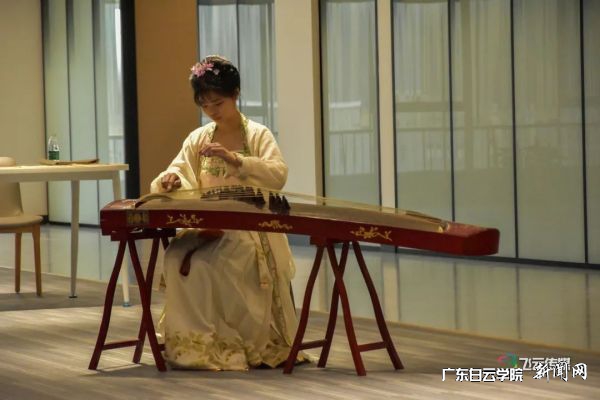 古筝表演:.jpg