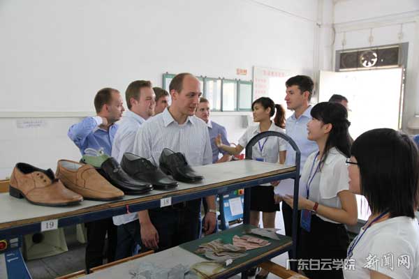 (图四:参加实训场) (图四:参加实训场)